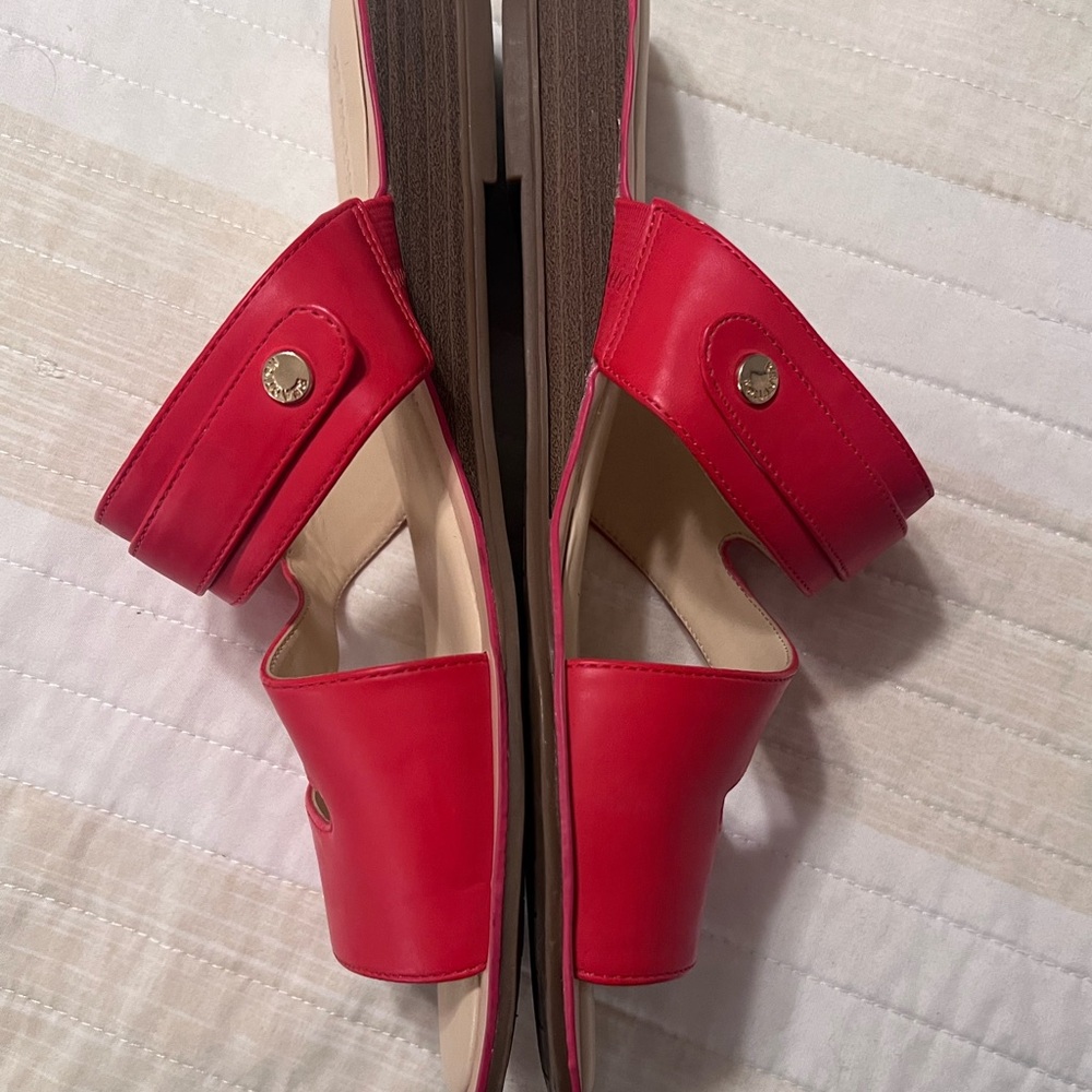 Kenneth Cole Reaction Red Casual Sandals - Picture 5 of 8
